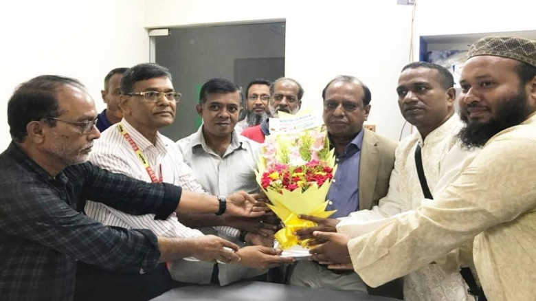 অফিসার্স ফোরামের সভাপতির সঙ্গে বাগেরহাট উপজেলা প্রেসক্লাবের সৌজন্য সাক্ষাৎ